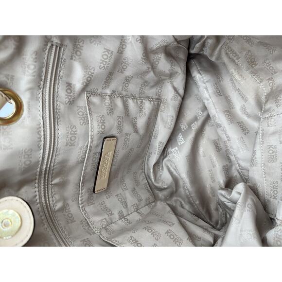 Michael Kors Authenticated 38F2CTTT/L Jet Set Bright Red Pebbled Leather Lg Tote - Picture 4 of 16